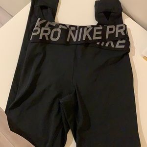 Black Nike pro full length size S